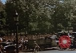 Standbild Allied Flags Paris Frankreich, 1945, aus Sekunde 29 historischem Filmmaterial Videoclip 65675049774