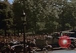 Standbild Allied Flags Paris Frankreich, 1945, aus Sekunde 31 historischem Filmmaterial Videoclip 65675049774