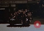 Standbild Allied Flags Paris Frankreich, 1945, aus Sekunde 49 historischem Filmmaterial Videoclip 65675049774