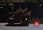 Standbild Allied Flags Paris Frankreich, 1945, aus Sekunde 52 historischem Filmmaterial Videoclip 65675049774