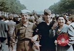 Standbild amerikanischer Soldat Paris Frankreich, 1945, aus Sekunde 4 historischem Filmmaterial Videoclip 65675049777
