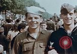 Standbild amerikanischer Soldat Paris Frankreich, 1945, aus Sekunde 8 historischem Filmmaterial Videoclip 65675049777