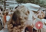 Standbild amerikanischer Soldat Paris Frankreich, 1945, aus Sekunde 11 historischem Filmmaterial Videoclip 65675049777