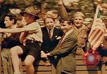 Standbild amerikanischer Soldat Paris Frankreich, 1945, aus Sekunde 15 historischem Filmmaterial Videoclip 65675049777