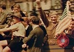Standbild amerikanischer Soldat Paris Frankreich, 1945, aus Sekunde 17 historischem Filmmaterial Videoclip 65675049777