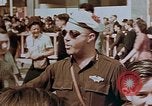 Standbild amerikanischer Soldat Paris Frankreich, 1945, aus Sekunde 19 historischem Filmmaterial Videoclip 65675049777