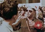 Standbild amerikanischer Soldat Paris Frankreich, 1945, aus Sekunde 20 historischem Filmmaterial Videoclip 65675049777