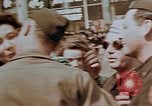 Standbild amerikanischer Soldat Paris Frankreich, 1945, aus Sekunde 26 historischem Filmmaterial Videoclip 65675049777