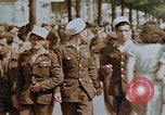 Standbild amerikanischer Soldat Paris Frankreich, 1945, aus Sekunde 32 historischem Filmmaterial Videoclip 65675049777