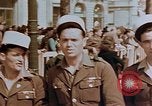 Standbild amerikanischer Soldat Paris Frankreich, 1945, aus Sekunde 34 historischem Filmmaterial Videoclip 65675049777