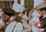 Standbild amerikanischer Soldat Paris Frankreich, 1945, aus Sekunde 39 historischem Filmmaterial Videoclip 65675049777