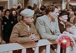 Standbild amerikanischer Soldat Paris Frankreich, 1945, aus Sekunde 44 historischem Filmmaterial Videoclip 65675049777
