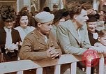 Standbild amerikanischer Soldat Paris Frankreich, 1945, aus Sekunde 47 historischem Filmmaterial Videoclip 65675049777
