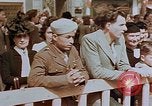 Standbild amerikanischer Soldat Paris Frankreich, 1945, aus Sekunde 48 historischem Filmmaterial Videoclip 65675049777