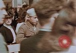 Standbild amerikanischer Soldat Paris Frankreich, 1945, aus Sekunde 50 historischem Filmmaterial Videoclip 65675049777