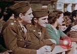 Standbild amerikanischer Soldat Paris Frankreich, 1945, aus Sekunde 54 historischem Filmmaterial Videoclip 65675049777