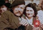 Standbild amerikanischer Soldat Paris Frankreich, 1945, aus Sekunde 61 historischem Filmmaterial Videoclip 65675049777