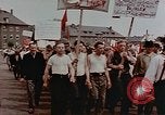 Standbild Russische Vertriebene feiern den Sieg Wiesbaden Deutschland, 1945, aus Sekunde 3 historischem Filmmaterial Videoclip 65675049786