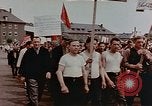 Standbild Russische Vertriebene feiern den Sieg Wiesbaden Deutschland, 1945, aus Sekunde 4 historischem Filmmaterial Videoclip 65675049786