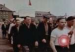 Standbild Russische Vertriebene feiern den Sieg Wiesbaden Deutschland, 1945, aus Sekunde 5 historischem Filmmaterial Videoclip 65675049786