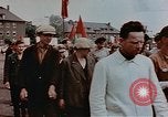 Standbild Russische Vertriebene feiern den Sieg Wiesbaden Deutschland, 1945, aus Sekunde 9 historischem Filmmaterial Videoclip 65675049786