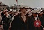 Standbild Russische Vertriebene feiern den Sieg Wiesbaden Deutschland, 1945, aus Sekunde 10 historischem Filmmaterial Videoclip 65675049786