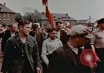Standbild Russische Vertriebene feiern den Sieg Wiesbaden Deutschland, 1945, aus Sekunde 11 historischem Filmmaterial Videoclip 65675049786