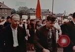 Standbild Russische Vertriebene feiern den Sieg Wiesbaden Deutschland, 1945, aus Sekunde 13 historischem Filmmaterial Videoclip 65675049786