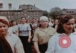Standbild Russische Vertriebene feiern den Sieg Wiesbaden Deutschland, 1945, aus Sekunde 25 historischem Filmmaterial Videoclip 65675049786