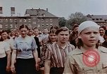 Standbild Russische Vertriebene feiern den Sieg Wiesbaden Deutschland, 1945, aus Sekunde 26 historischem Filmmaterial Videoclip 65675049786