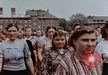 Standbild Russische Vertriebene feiern den Sieg Wiesbaden Deutschland, 1945, aus Sekunde 27 historischem Filmmaterial Videoclip 65675049786
