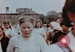 Standbild Russische Vertriebene feiern den Sieg Wiesbaden Deutschland, 1945, aus Sekunde 32 historischem Filmmaterial Videoclip 65675049786