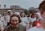 Standbild Russische Vertriebene feiern den Sieg Wiesbaden Deutschland, 1945, aus Sekunde 33 historischem Filmmaterial Videoclip 65675049786