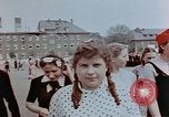 Standbild Russische Vertriebene feiern den Sieg Wiesbaden Deutschland, 1945, aus Sekunde 37 historischem Filmmaterial Videoclip 65675049786