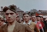 Standbild Russische Vertriebene feiern den Sieg Wiesbaden Deutschland, 1945, aus Sekunde 39 historischem Filmmaterial Videoclip 65675049786