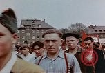 Standbild Russische Vertriebene feiern den Sieg Wiesbaden Deutschland, 1945, aus Sekunde 40 historischem Filmmaterial Videoclip 65675049786