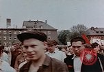 Standbild Russische Vertriebene feiern den Sieg Wiesbaden Deutschland, 1945, aus Sekunde 41 historischem Filmmaterial Videoclip 65675049786