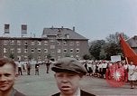 Standbild Russische Vertriebene feiern den Sieg Wiesbaden Deutschland, 1945, aus Sekunde 45 historischem Filmmaterial Videoclip 65675049786