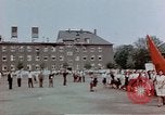 Standbild Russische Vertriebene feiern den Sieg Wiesbaden Deutschland, 1945, aus Sekunde 46 historischem Filmmaterial Videoclip 65675049786