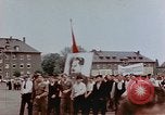 Standbild Russische Vertriebene feiern den Sieg Wiesbaden Deutschland, 1945, aus Sekunde 54 historischem Filmmaterial Videoclip 65675049786
