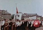 Standbild Russische Vertriebene feiern den Sieg Wiesbaden Deutschland, 1945, aus Sekunde 55 historischem Filmmaterial Videoclip 65675049786