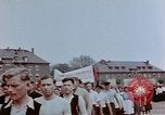 Standbild Russische Vertriebene feiern den Sieg Wiesbaden Deutschland, 1945, aus Sekunde 61 historischem Filmmaterial Videoclip 65675049786