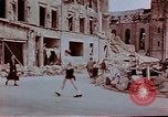 Immagine di Danni di bomba Wiesbaden Germania, 1945, secondo 7 filmato di repertorio 65675049788
