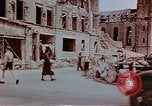 Immagine di Danni di bomba Wiesbaden Germania, 1945, secondo 9 filmato di repertorio 65675049788