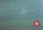 Standbild strafing ein Fahrzeug europäische Theater, 1945, aus Sekunde 7 historischem Filmmaterial Videoclip 65675049802