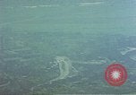 Standbild strafing ein Fahrzeug europäische Theater, 1945, aus Sekunde 9 historischem Filmmaterial Videoclip 65675049802