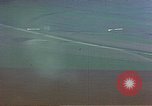 Standbild strafing ein Fahrzeug europäische Theater, 1945, aus Sekunde 16 historischem Filmmaterial Videoclip 65675049802