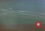 Standbild strafing ein Fahrzeug europäische Theater, 1945, aus Sekunde 18 historischem Filmmaterial Videoclip 65675049802