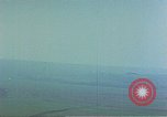 Standbild strafing ein Fahrzeug europäische Theater, 1945, aus Sekunde 20 historischem Filmmaterial Videoclip 65675049802