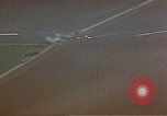 Standbild strafing ein Fahrzeug europäische Theater, 1945, aus Sekunde 29 historischem Filmmaterial Videoclip 65675049802